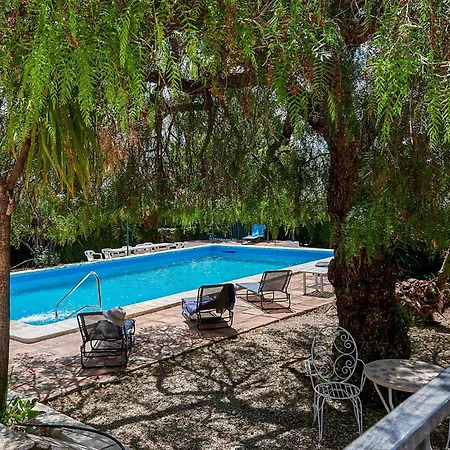Amazing In With Outdoor Swimming Pool Дом отдыха *